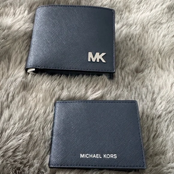 Michael Kors Cooper Saffiano Leather Billfold Wallet
With Passcase NWT - Picture 12 of 13